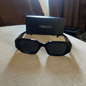 PRADA GLASSES